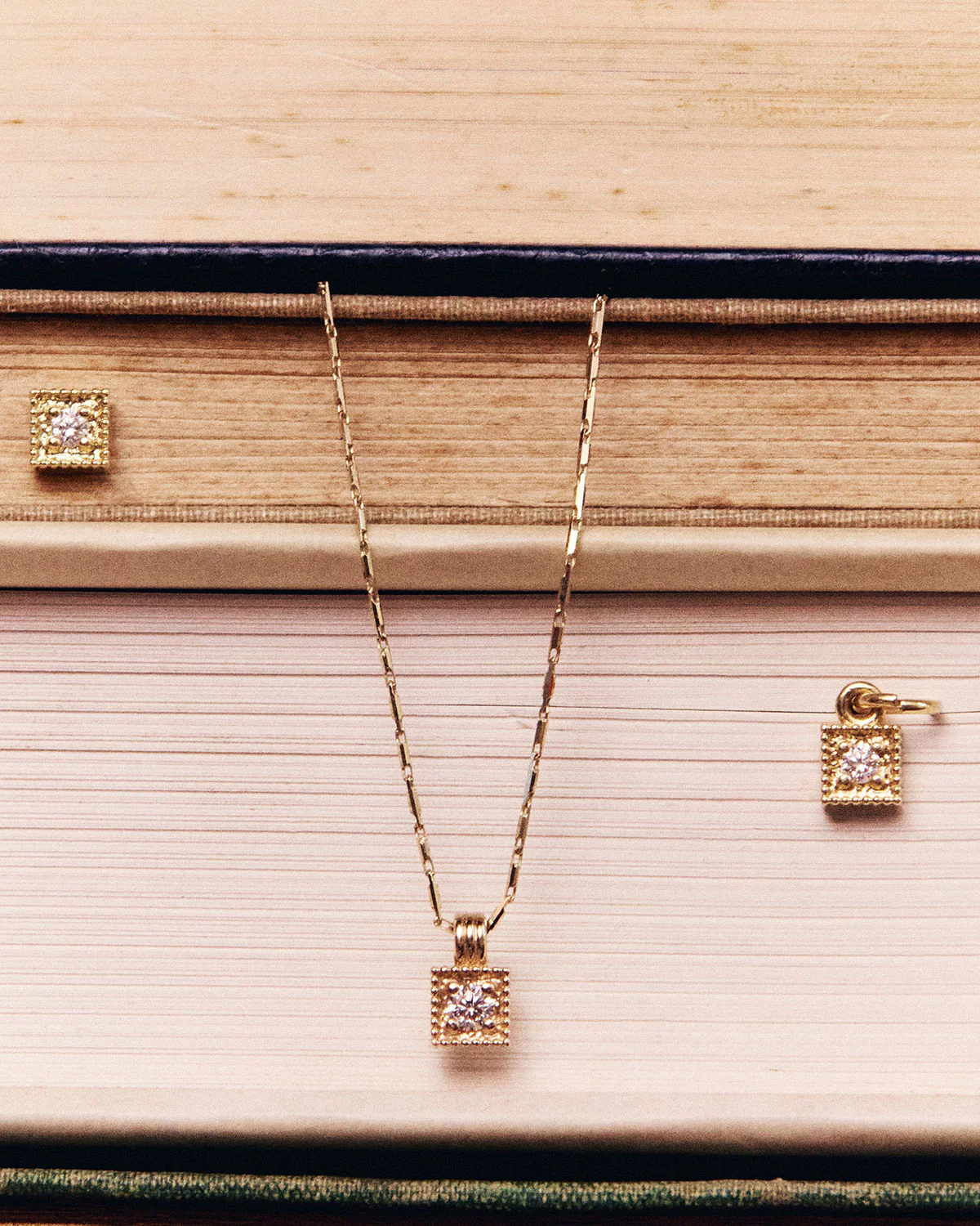 Cartouche Necklace - 18ct - Image 4