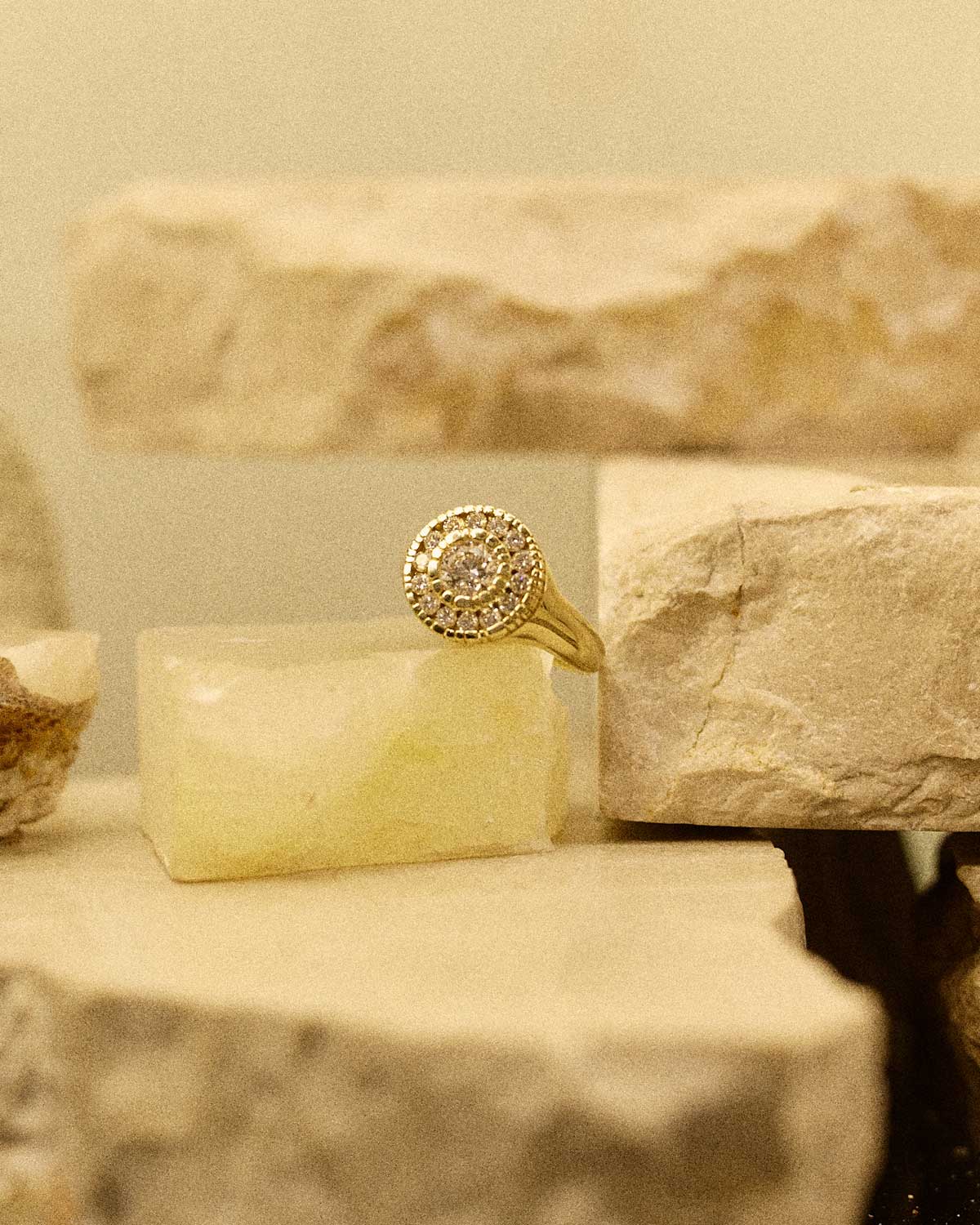 Daydream Ring - 18ct - Image 7
