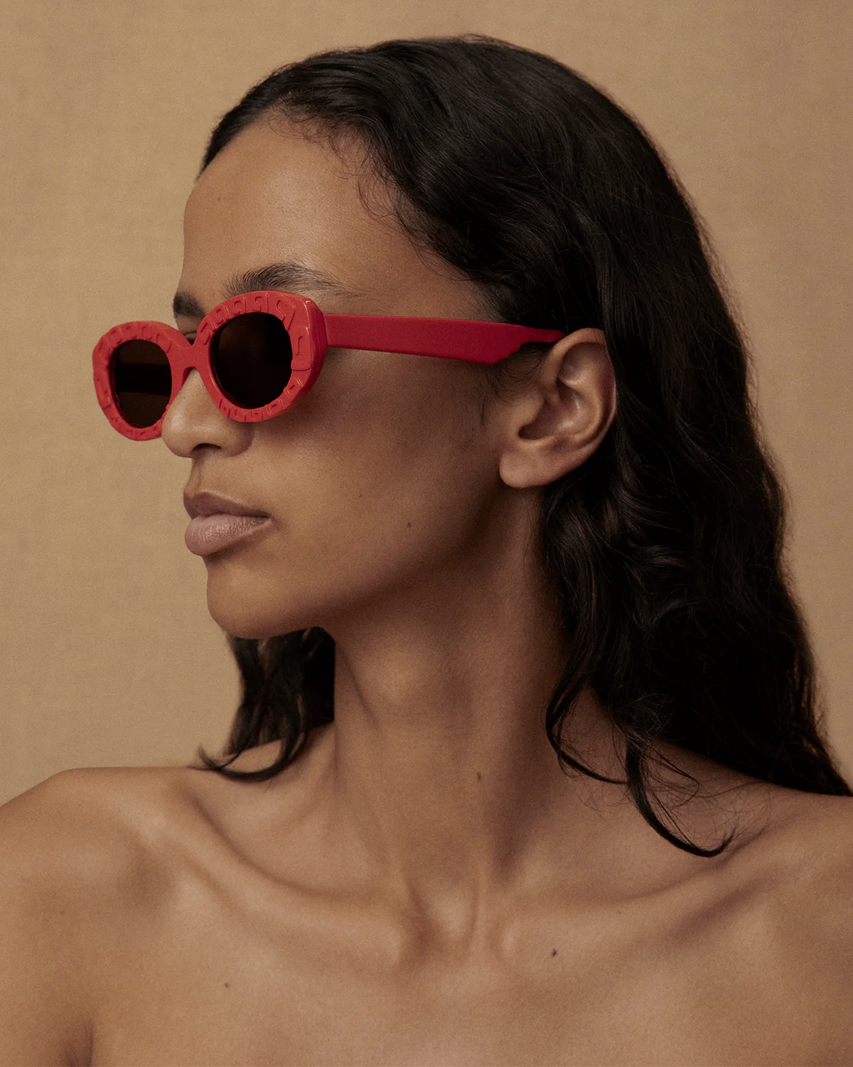 Draa Embossed Oval Sunglasses - Image 6