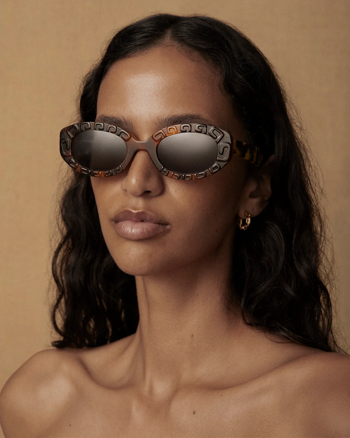 Draa Embossed Oval Sunglasses - Image 7