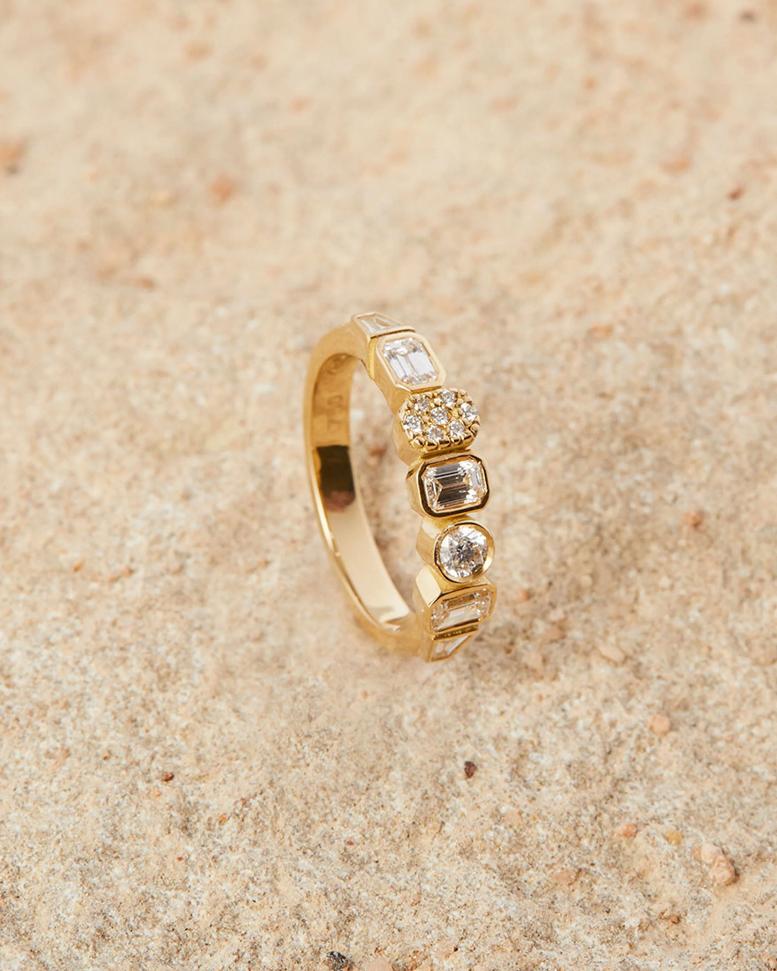 Emerald Split Ring - 18ct Diamond - Image 5