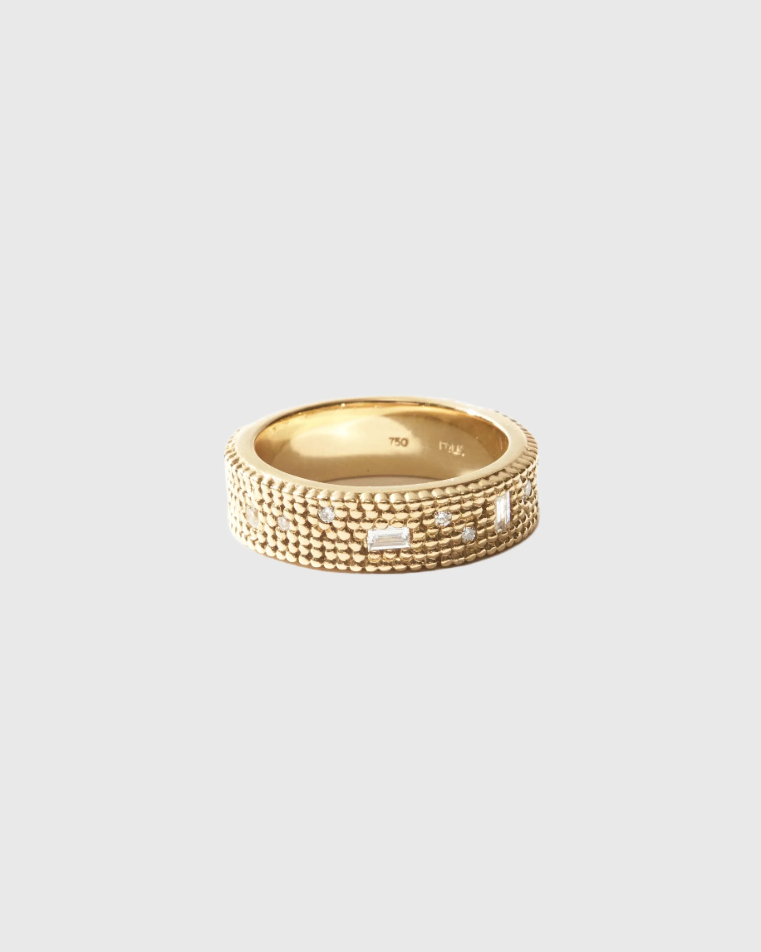 Queen Pollen Diamond Ring - 18ct