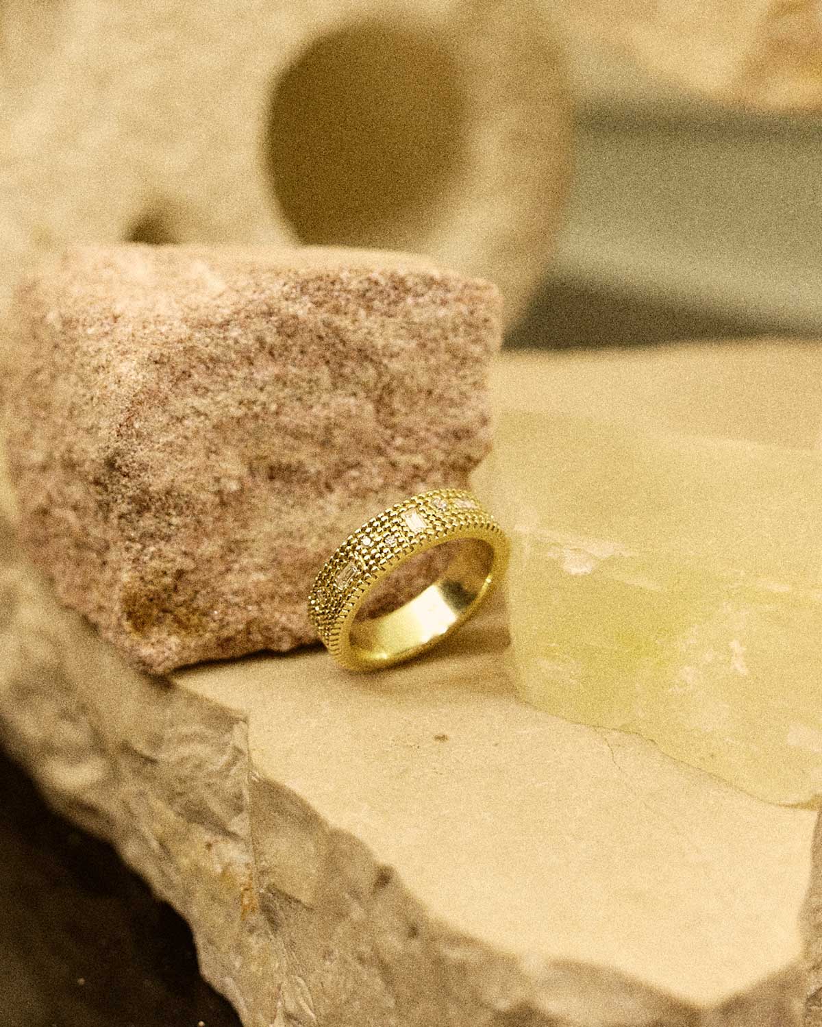 Queen Pollen Diamond Ring - 18ct - Image 3