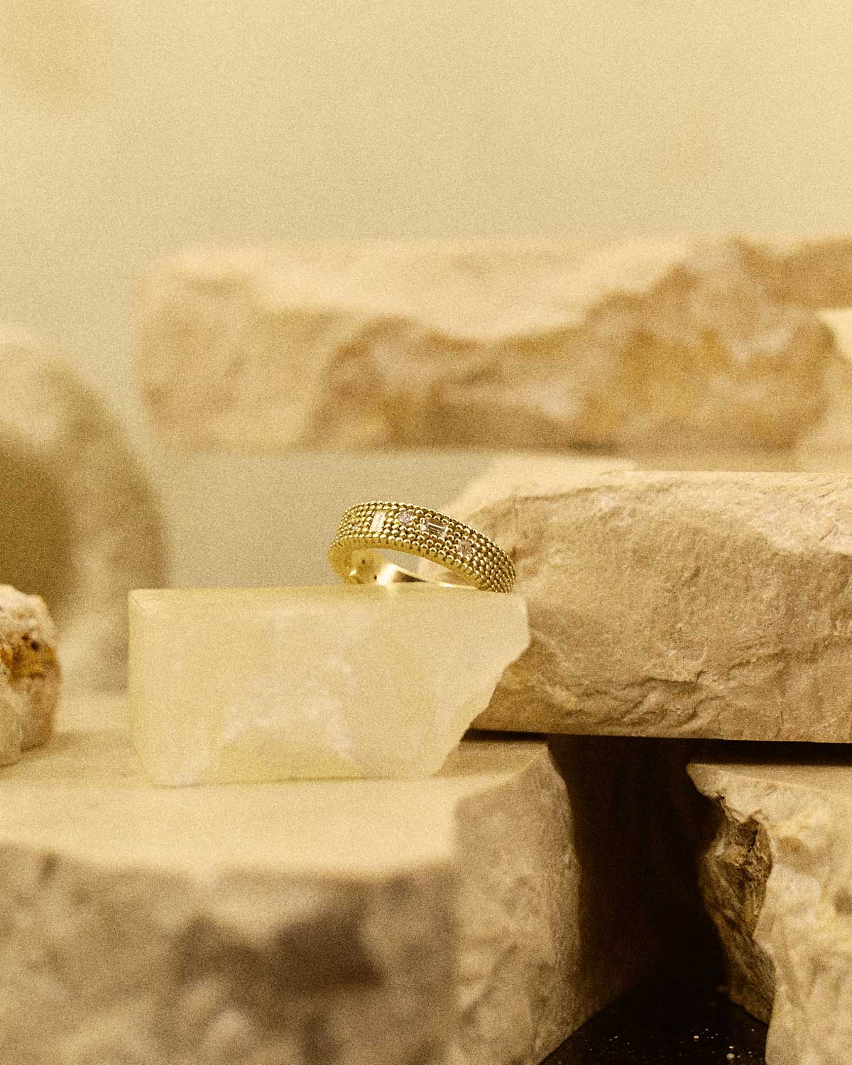 Queen Pollen Diamond Ring - 18ct - Image 4