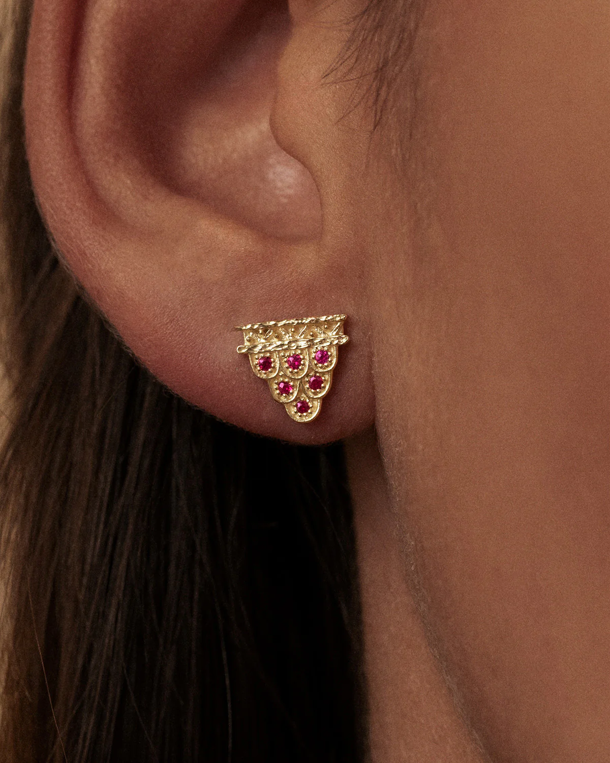 Vino Rosso Studs - 9ct - Image 3